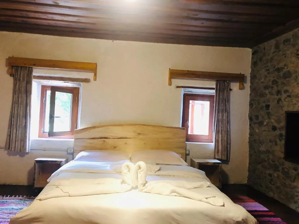 Shpella Guesthouse Theth 0*,  Albania