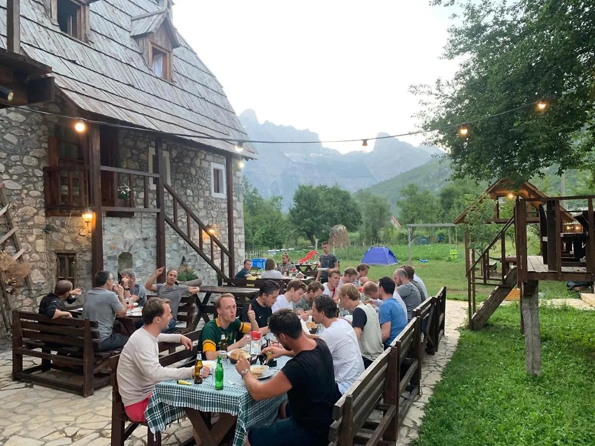 Shpella Guesthouse Theth Affittacamere