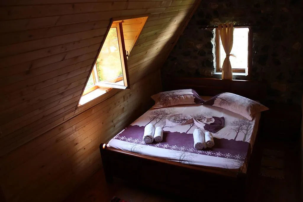 Affittacamere Shpella Guesthouse Theth Albania