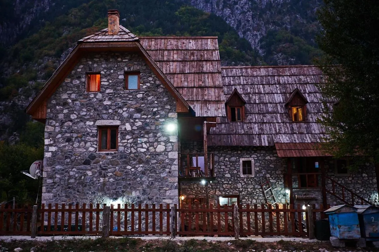 Shpella Guesthouse Theth