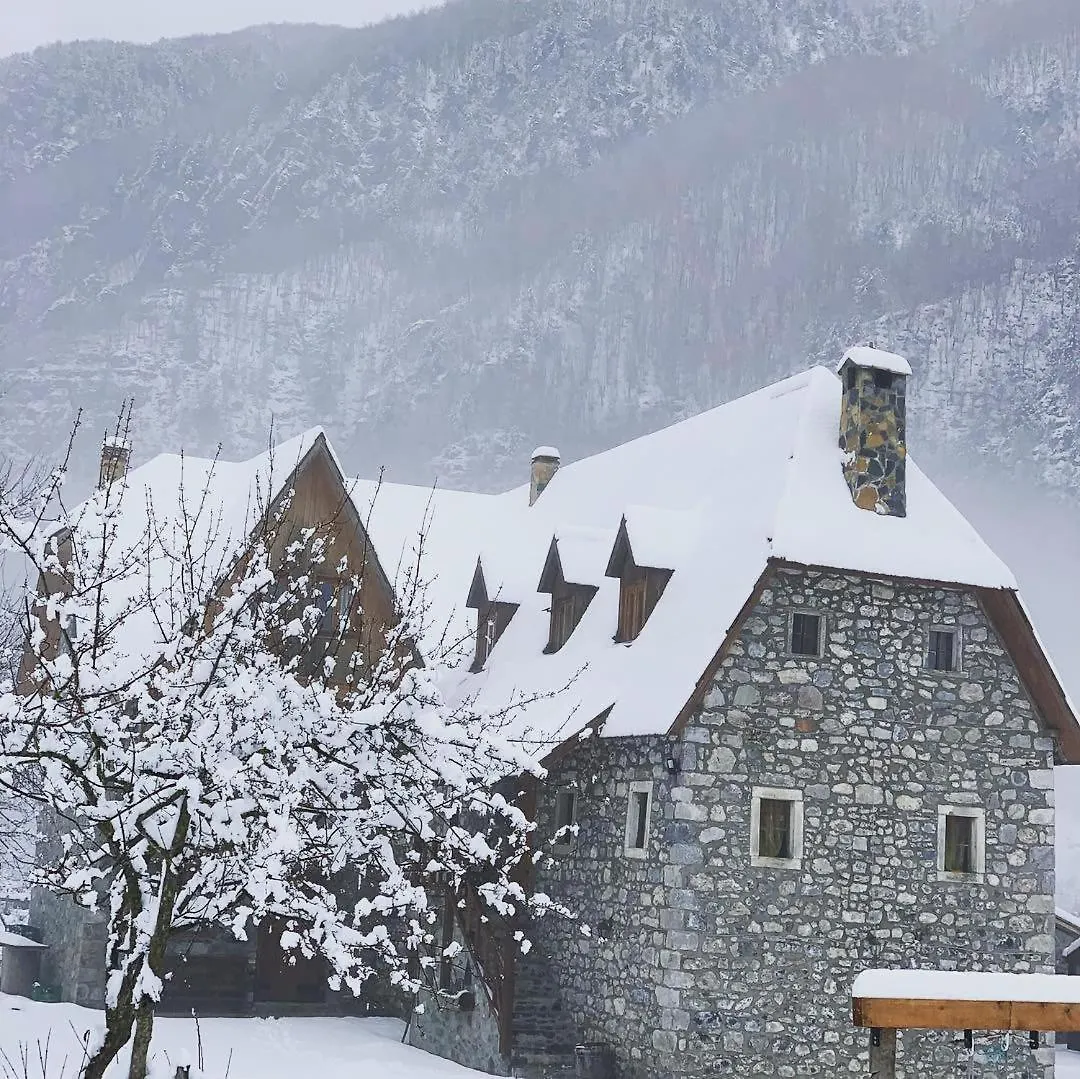 Shpella Guesthouse Theth Albania