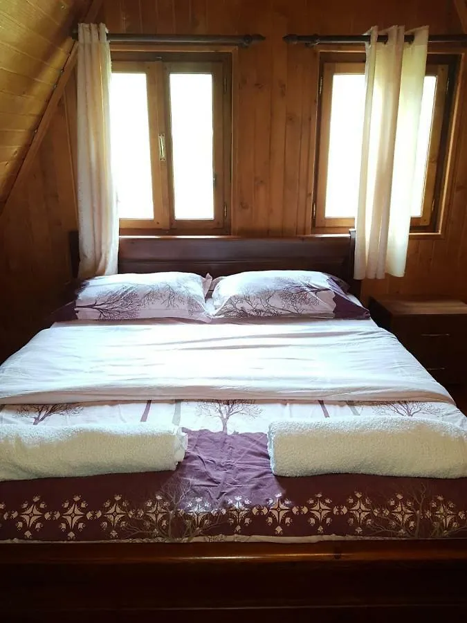 Shpella Guesthouse Theth Affittacamere