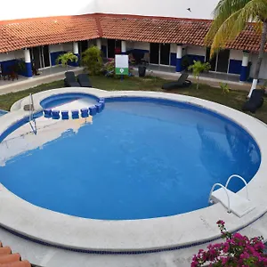 Plaza Almendros, Hotel Isla Mujeres