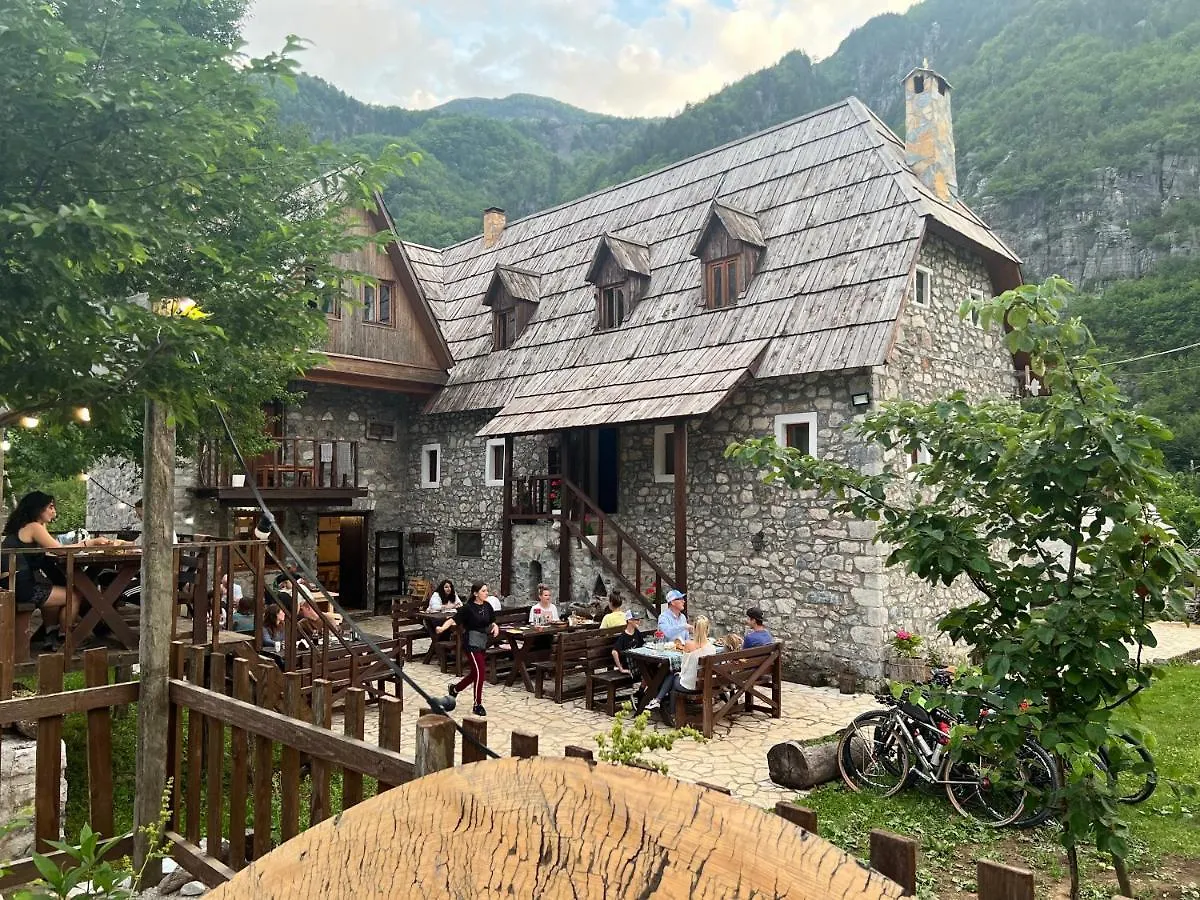 ゲストハウス Shpella Guesthouse テス アルバニア