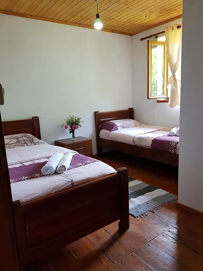 Shpella Guesthouse テス